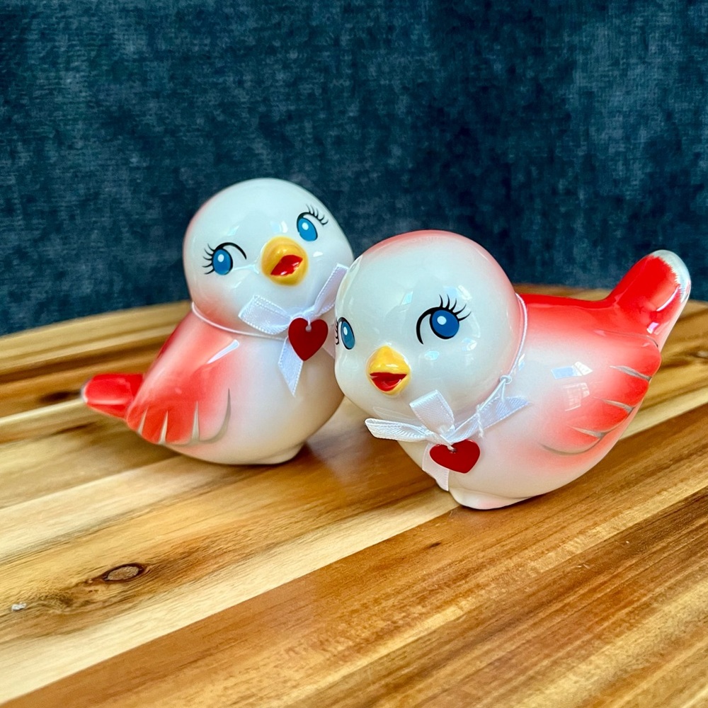 TARGET SPRITZ Valentines Day Ceramic Love Birds Looking Up & Straight Set 2024